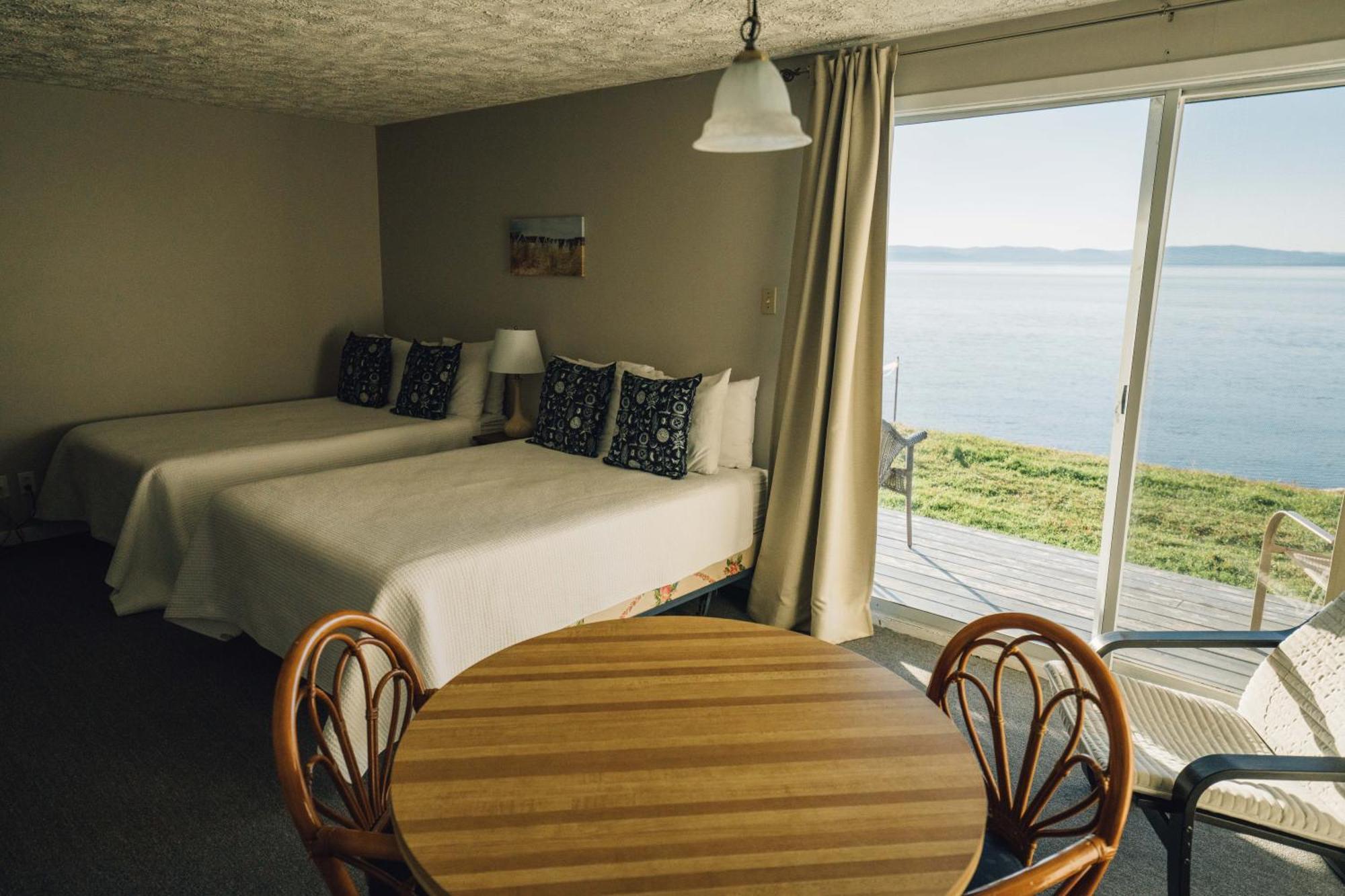 Auberge Sur Mer Notre-Dame-du-Portage Esterno foto