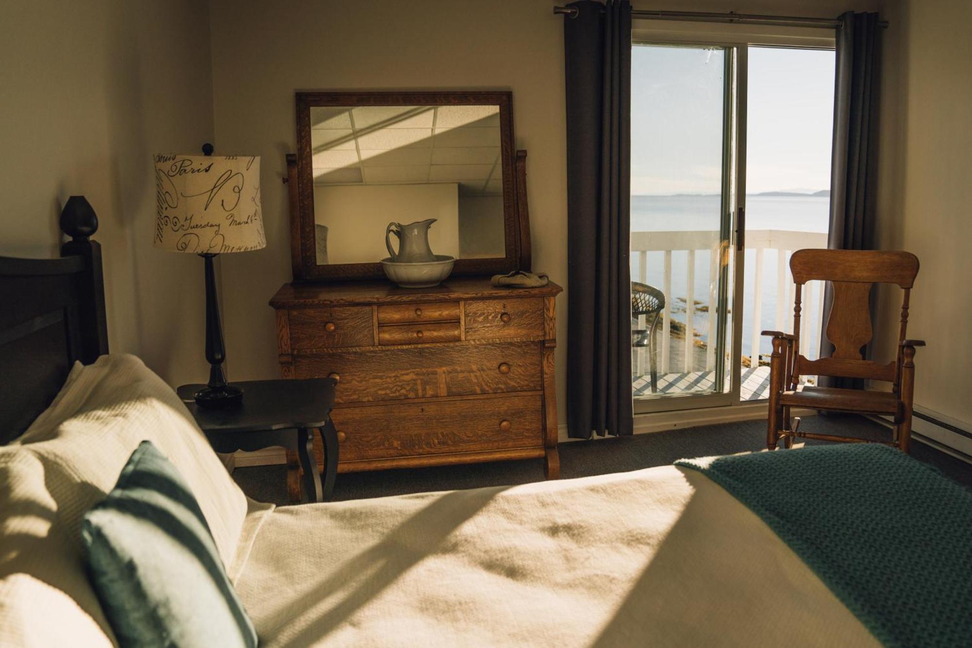Auberge Sur Mer Notre-Dame-du-Portage Esterno foto